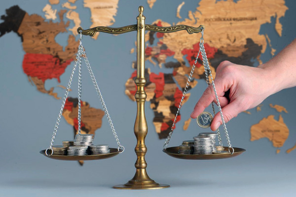 От чего зависит стоимость деревянной карты мира?